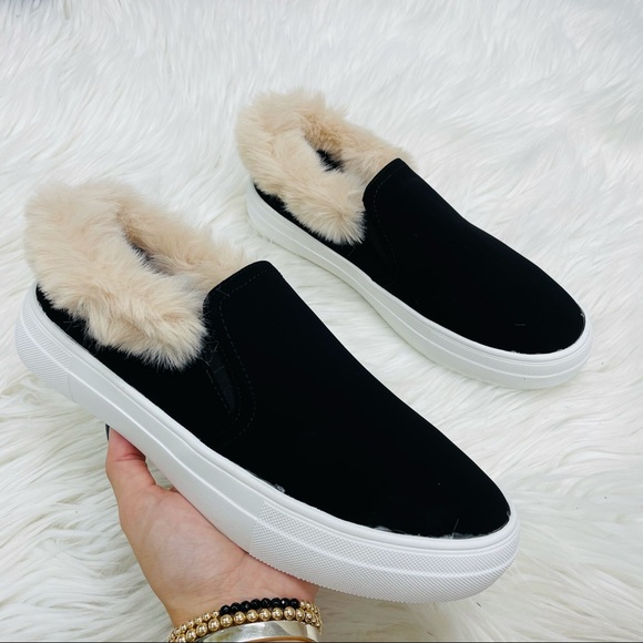 Black fur lined slip on - Picture 3 of 7